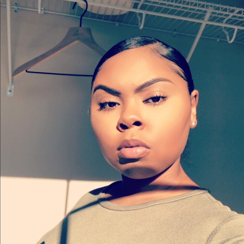 Meet your Posher, Mone'